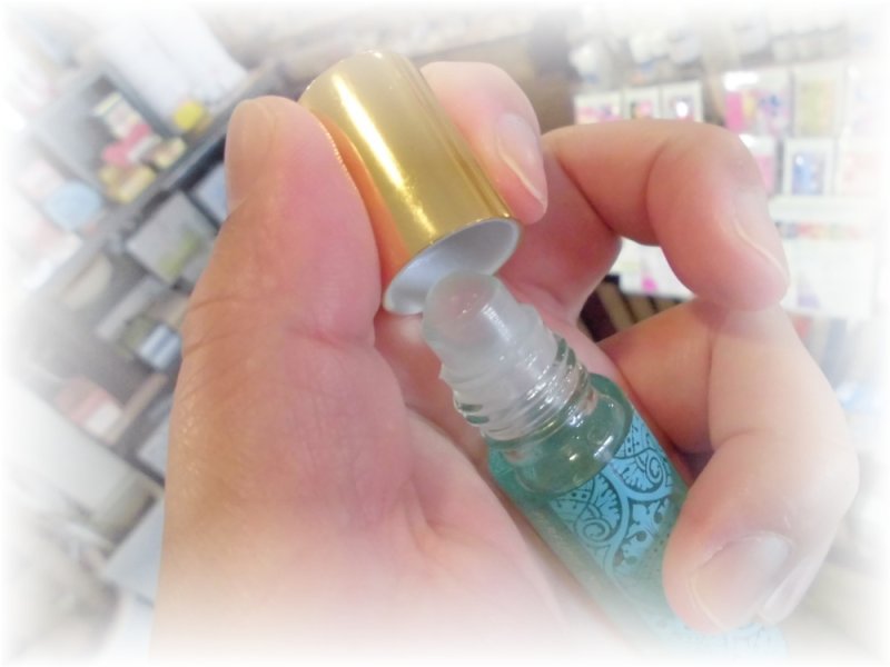 画像17: MOR（モア）ロールオンパフューム　 (17)