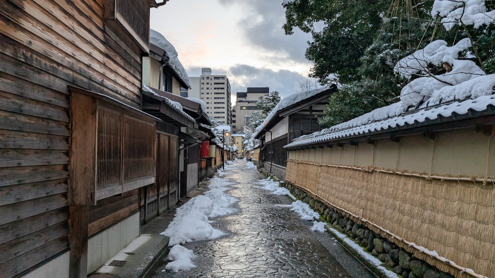 金沢のお香とアロマの香り専門店(石川県金沢市)・金沢観光地・金沢の観光スポット武家屋敷跡近く・人気でおすすめのお土産処-お香専門店のアロマ香房焚屋