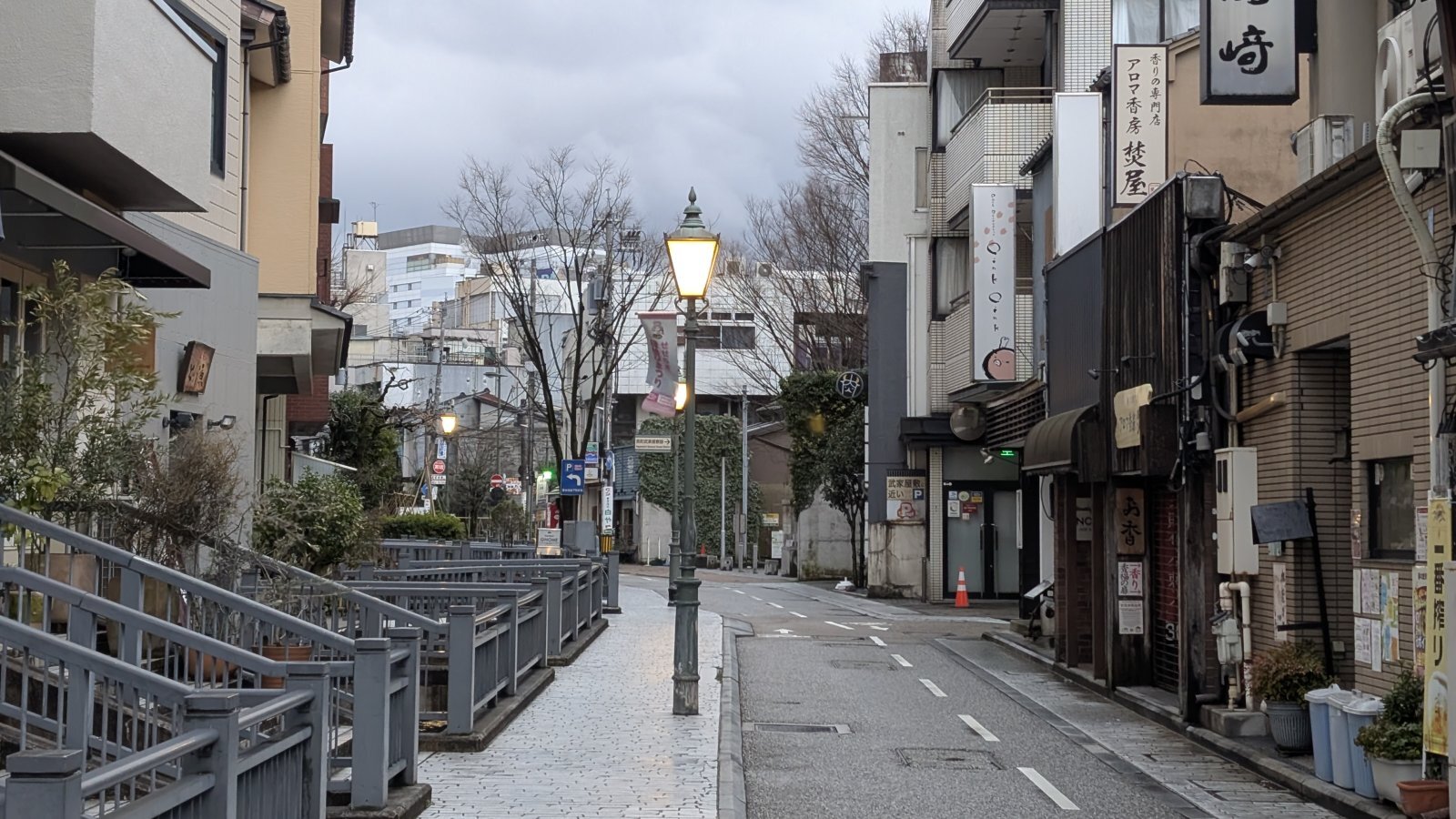金沢のお香とアロマの香り専門店(石川県金沢市)・金沢観光地・金沢の観光スポット武家屋敷跡近く・人気でおすすめのお土産処-お香専門店のアロマ香房焚屋