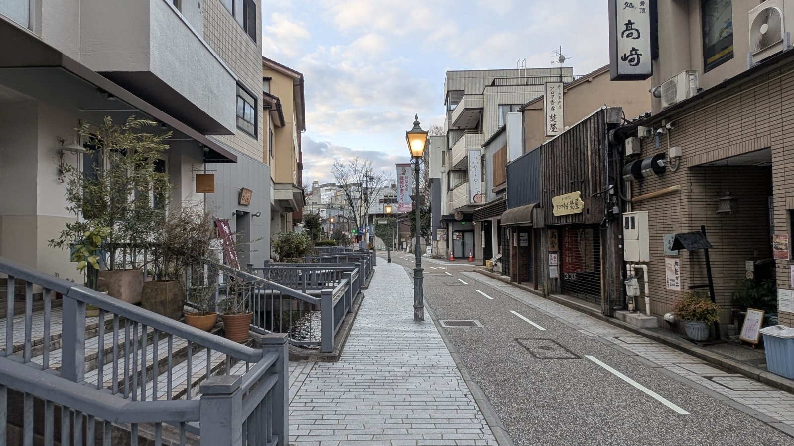 金沢のお香とアロマの香り専門店(石川県金沢市)・金沢観光地・金沢の観光スポット武家屋敷跡近く・人気でおすすめのお土産処-お香専門店のアロマ香房焚屋