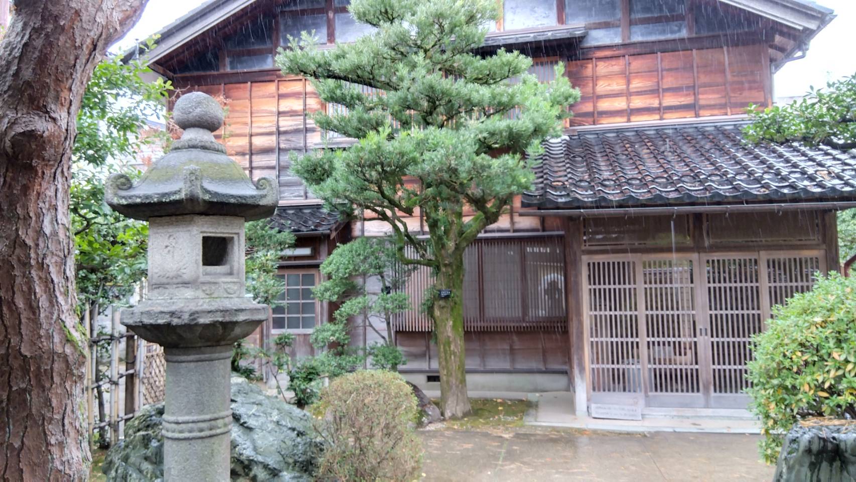 金沢のお香とアロマの香り専門店(石川県金沢市)・金沢観光地・金沢の観光スポット武家屋敷跡近く・人気でおすすめのお土産処-お香専門店のアロマ香房焚屋