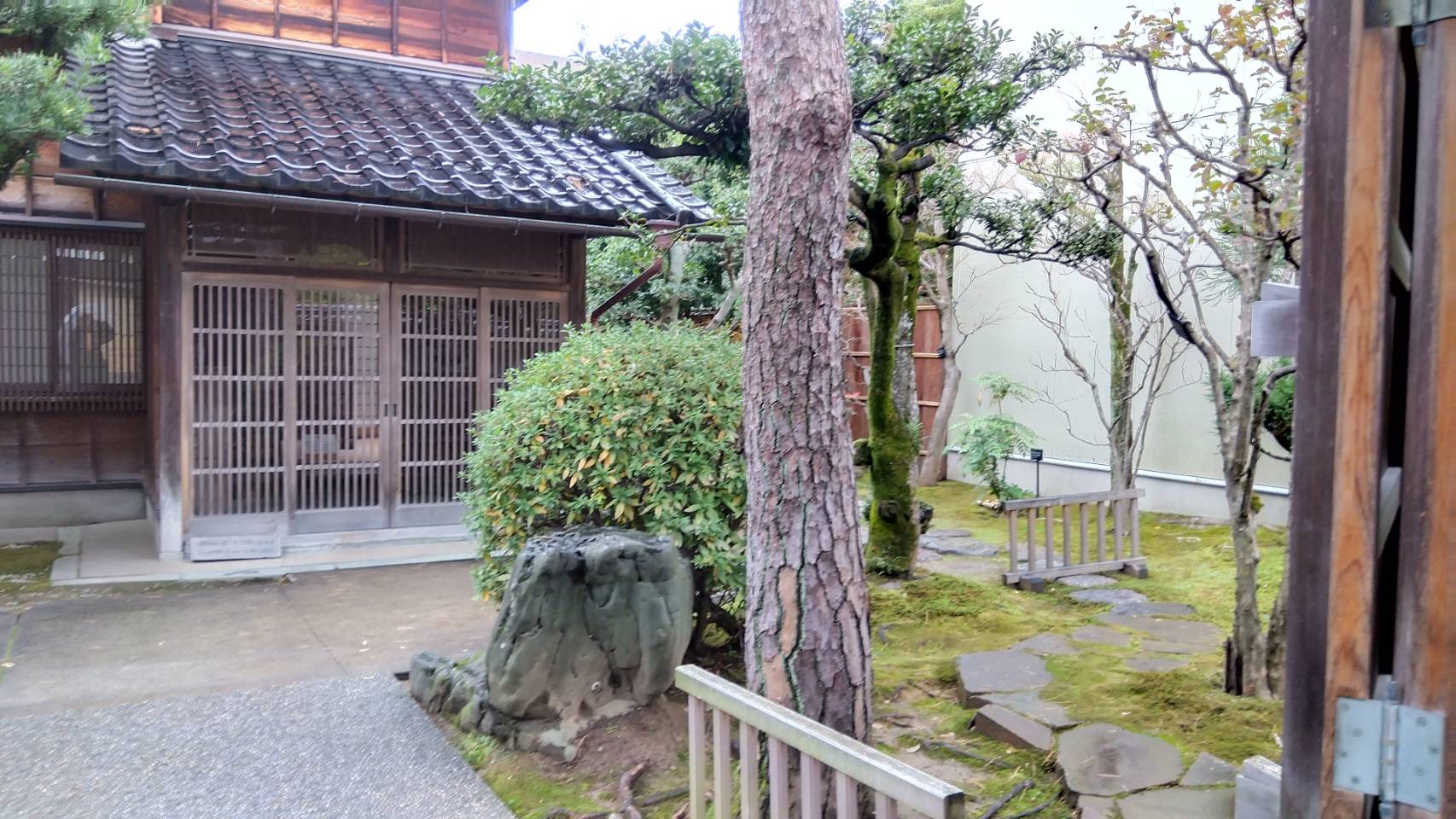 金沢のお香とアロマの香り専門店(石川県金沢市)・金沢観光地・金沢の観光スポット武家屋敷跡近く・人気でおすすめのお土産処-お香専門店のアロマ香房焚屋