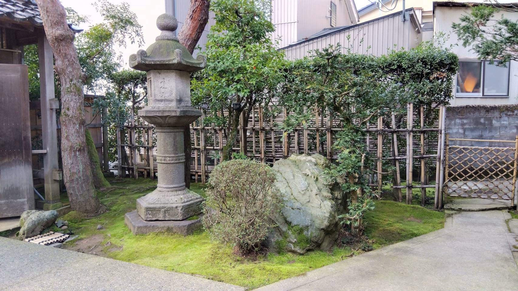 金沢のお香とアロマの香り専門店(石川県金沢市)・金沢観光地・金沢の観光スポット武家屋敷跡近く・人気でおすすめのお土産処-お香専門店のアロマ香房焚屋