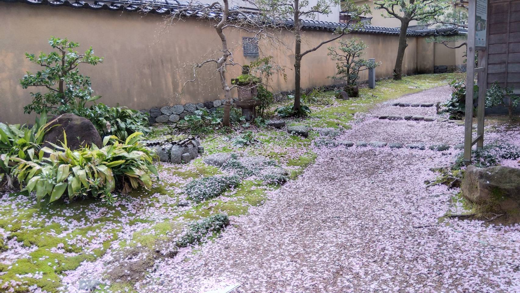 金沢のお香とアロマの香り専門店(石川県金沢市)・金沢観光地・金沢の観光スポット武家屋敷跡近く・人気でおすすめのお土産処-お香専門店のアロマ香房焚屋