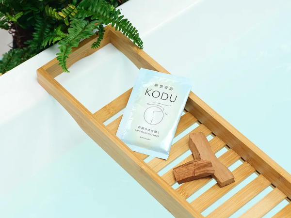 日本香堂の調香師が監修の入浴剤-ＫＯＤＵ-檜・サンダルウッド・アンバー