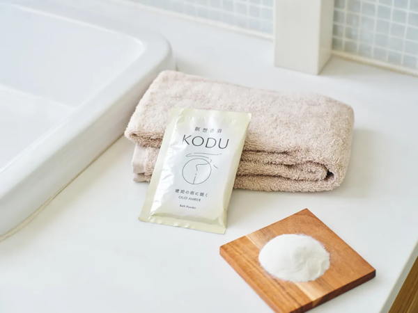 日本香堂の調香師が監修の入浴剤-ＫＯＤＵ-檜・サンダルウッド・アンバー